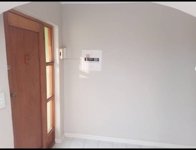 9 BEDROOM FREESTANDING FOR SALE IN KEMPTON PARK WEST